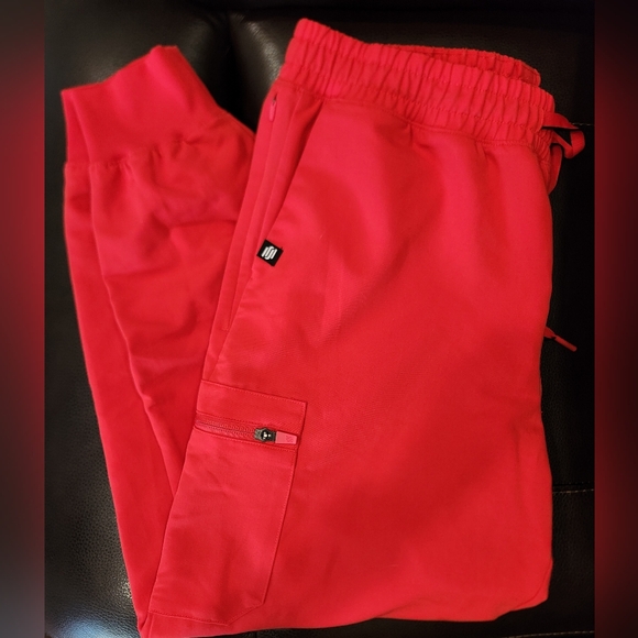Women's Medium, Jaanuu Red Jogger Scrub Pants - Picture 1 of 3